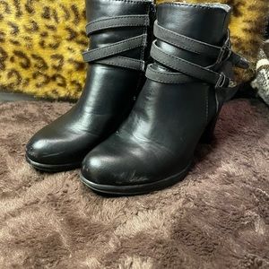 Rialto Women’s BlackFaux Leather Boots Size 6M